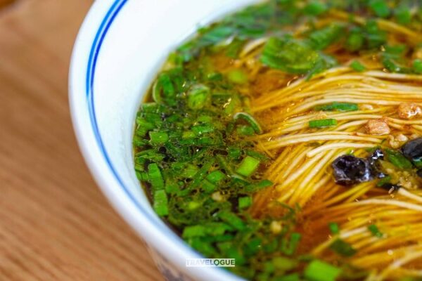 Dive into Suzhou Noodles: A Bowl of Happiness That Fills You Up! 🍜 A bowl of Suzhou-style noodles will fill you up