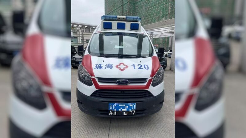 Ambulances with Chinese mainland, Macao plates ready for service