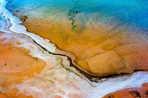 Autumn Colors Unveiled: Huangshi’s Copper Ponds Turn into Nature’s Canvas 🎨 An autumn's palette at Huangshi's copper tailing ponds