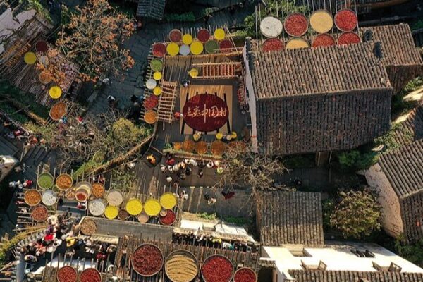 Autumn tradition forms colorful scenery in Jiangxi