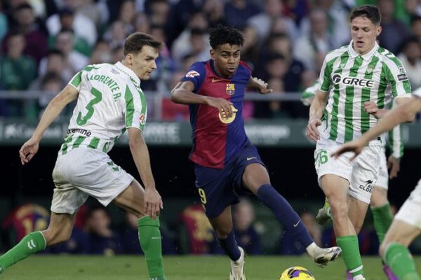 Barça Held to 2-2 Draw at Betis; Real Madrid Closes Gap with Win Over Girona Barca held to 2-2 at Betis, Real close on leaders with win at Girona