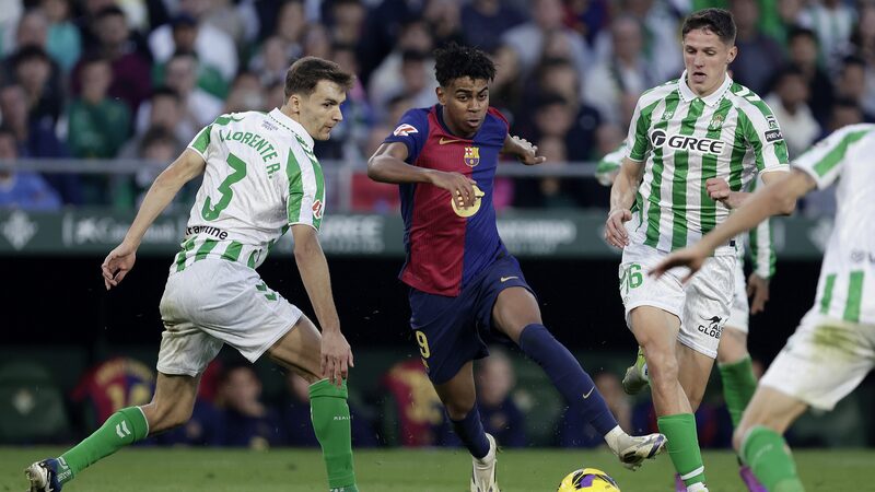 Barca held to 2-2 at Betis, Real close on leaders with win at Girona