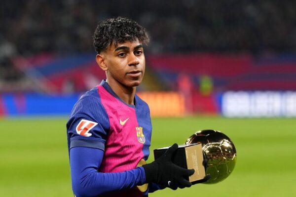 Barcelona’s Rising Star Lamine Yamal Wins 2024 Golden Boy Trophy 🎖️ Barcelona's Lamine Yamal receives 2024 Golden Boy trophy