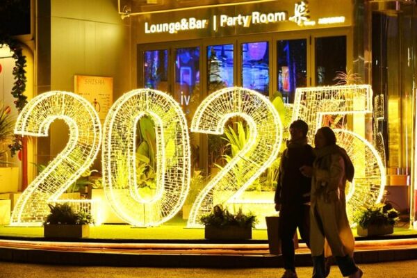 Sanlitun Shines Bright: Beijing Welcomes the New Year! Beijing’s Sanlitun lights up for the New Year