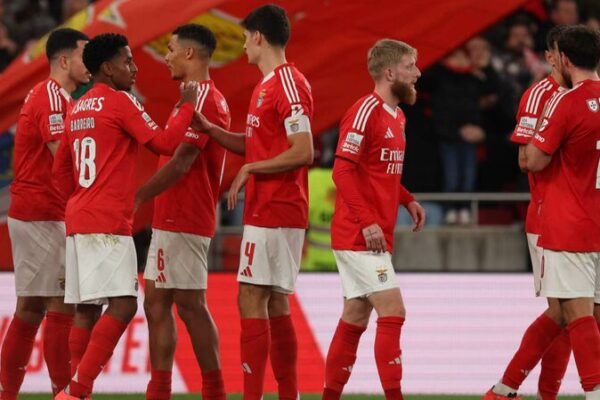 Benfica Soar Ahead in Primeira Liga After 3-0 Win Over Estoril 🎉 Benfica extend lead at Primeira Liga top after 3-0 win against Estoril