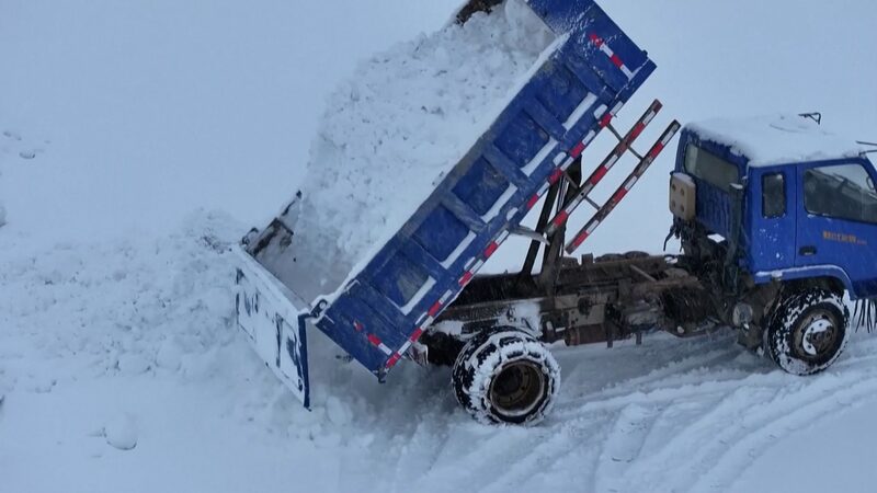 China_hit_by_lingering_snowfall_as_cold_wave_weakens_poster - Namaste Headlines China hit by lingering snowfall as cold wave weakens video poster
