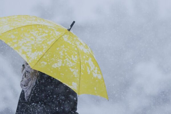 Chilly Winds Ahead: China Renews Alerts for Cold Waves 🌬️❄️ China renews alerts for cold waves, strong winds