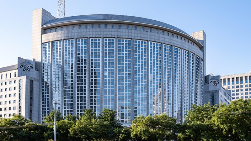 China takes countermeasures against 2 Canadian institutions, 20 people