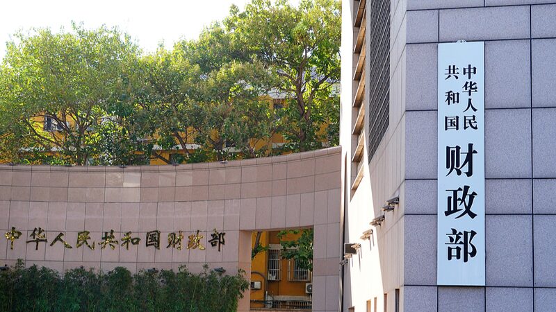 China to give foreign companies equal treatment in govt procurement