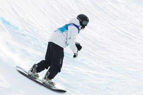 China’s Cai Xuetong Soars to Silver in Snowboard Halfpipe! 🏂🥈 China's Cai earns silver in women's halfpipe at Snowboard World Cup