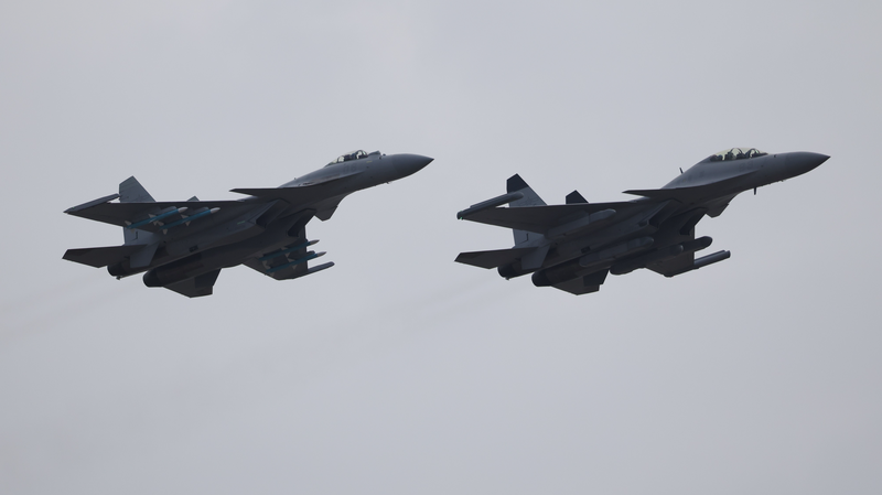 Chinas_J-15D_makes_public_debut_ahead_of_15th_Airshow_China - Namaste Headlines China's J-15D makes public debut ahead of 15th Airshow China