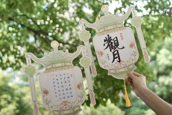 China’s Holiday Boom Highlights Economic Resilience 🌟 China's holiday performance proves its economic resilience