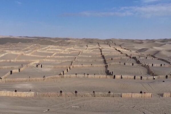 Chinas_largest_desert_fully_encircled_with_green_belt - Namaste Headlines China's largest desert fully encircled with green belt