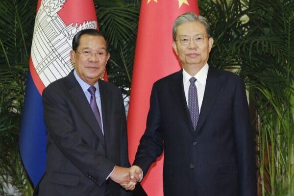 China’s Top Legislator Meets Cambodian Senate President 🇨🇳🤝🇰🇭 China's top legislator meets with Cambodian senate president