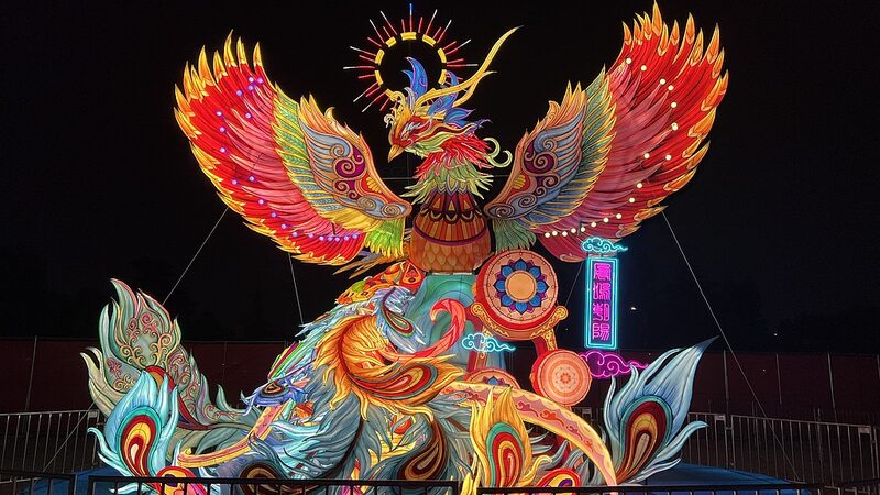 Chinese lanterns light up the night of Los Angeles