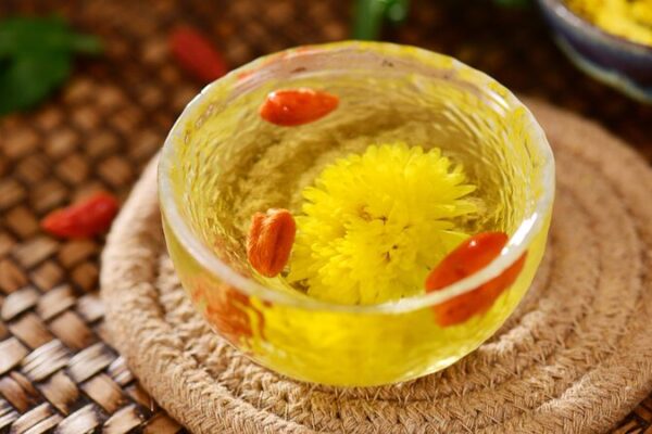 Why Chrysanthemum Tea is the Fresh Brew You Need to Try 🌼☕ Chrysanthemum: herb and tea favorite