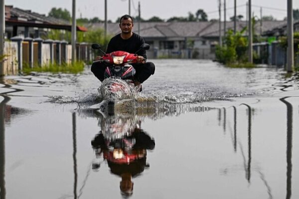 Floods in Malaysia and Southern Thailand Claim Over 30 Lives 🌊 Death toll from floods in Malaysia, S Thailand rises above 30