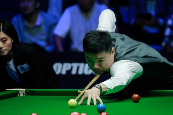 Ding Junhui beats Evans at World Snooker International Championship