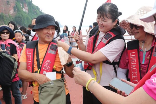 Taiwan Travelers Surge: 70% More Visits to Chinese Mainland This Year Entries by Taiwan compatriots into Chinese mainland up 70% this year