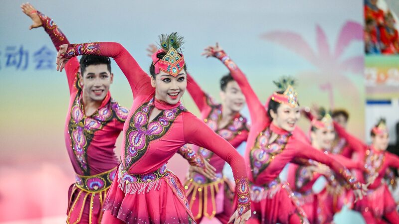 Ethnic aerobics event wows spectators during national games in Sanya