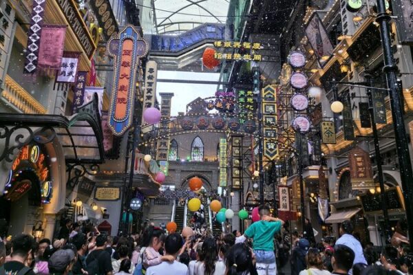 Step into Shanghai’s Past and Present at Romance Park 🎢 Explore Shanghai's past and present at Romance Park