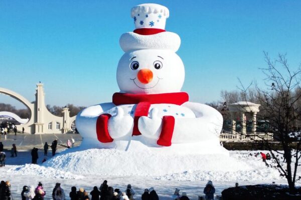 Final Touches Added to Giant Snowman at Harbin Snow Sculpture Expo ❄️☃️ Final touches added to giant snowman at Harbin snow sculpture expo