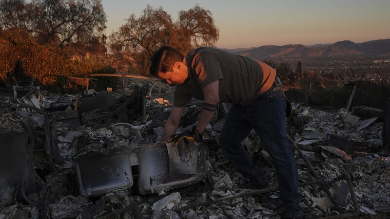 Fire_crews_gain_control_over_destructive_Southern_California_wildfire - Namaste Headlines Fire crews gain control over destructive Southern California wildfire