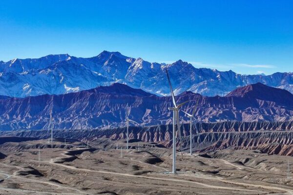 🌬️ First Wind Farm in South Xinjiang Powers Up and Joins the Grid! First wind project in S Xinjiang connects to grid