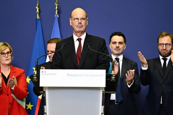 French PM unveils new cabinet, including two former prime ministers