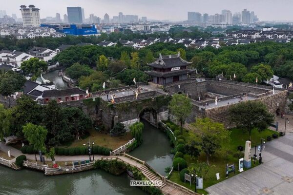 Discover Suzhou’s Ancient Panmen Gate 🏯✨ Historic Panmen Gate in Suzhou