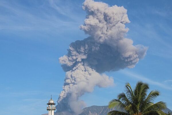 Indonesia’s Marapi Volcano Erupts, Spewing Ash and Hot Clouds 🌋 Indonesia's Marapi volcano erupts, spewing ash and hot clouds