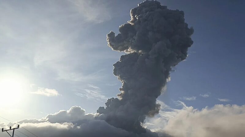 Indonesias_Mt_Lewotobi_erupts_again_worsens_air_quality - Namaste Headlines Indonesia's Mt. Lewotobi erupts again, worsens air quality