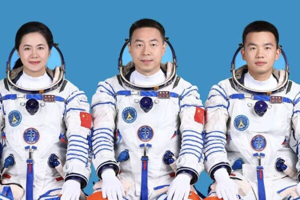 Live: China's Shenzhou-19 manned mission crew members meet the press video poster