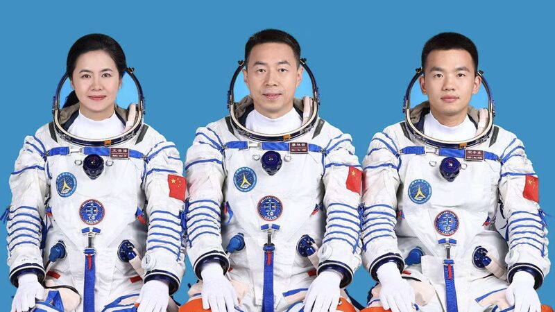 Live: China's Shenzhou-19 manned mission crew members meet the press video poster