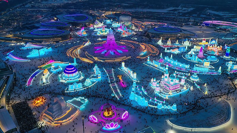 Live: Harbin Ice and Snow World draws visitors to NE China video poster