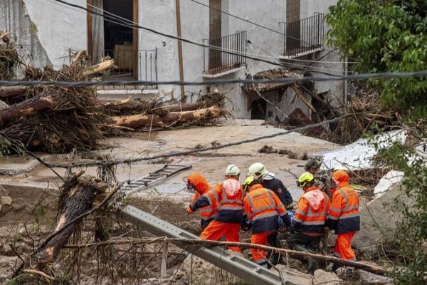 🚨 Torrential Rains Cause Massive Flooding in Spain: Rescues Underway Live: Rescues underway as torrential rain brings flooding in Spain video poster