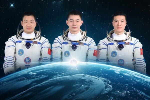 Shenzhou-18 Mission: Awaiting the Next Giant Leap! 🚀 Live: Special coverage of Shenzhou-18 crew's return to Earth video poster