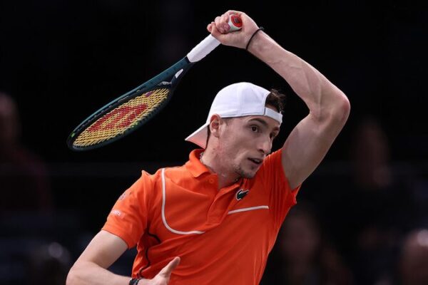French Star Humbert Upsets Nakashima at Paris Masters 🎾🔥 Local favorite Humbert beats Nakashima at Paris Masters