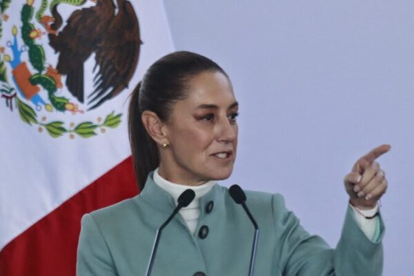 Mexico Warns: Trump’s Tariffs Threaten 400,000 U.S. Jobs 😱 Mexico warns Trump tariffs would kill 400,000 U.S. jobs