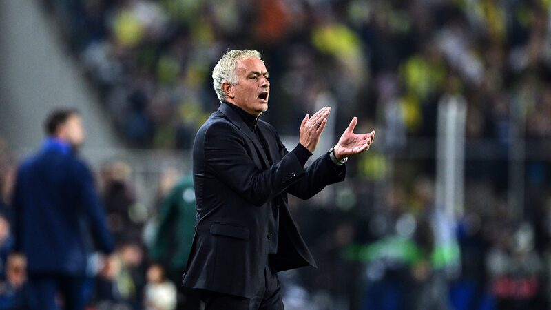 Mourinho_gets_red_card_as_Fenerbahce_hold_United_1-1_in_Europa_League - Namaste Headlines Mourinho gets red card as Fenerbahce hold United 1-1 in Europa League