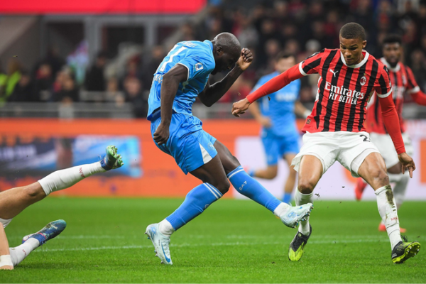 Napoli Soar to Serie A Lead with 2-0 Victory Over AC Milan 🎉⚽ Napoli pass Serie A leadership test with 2-0 win at AC Milan