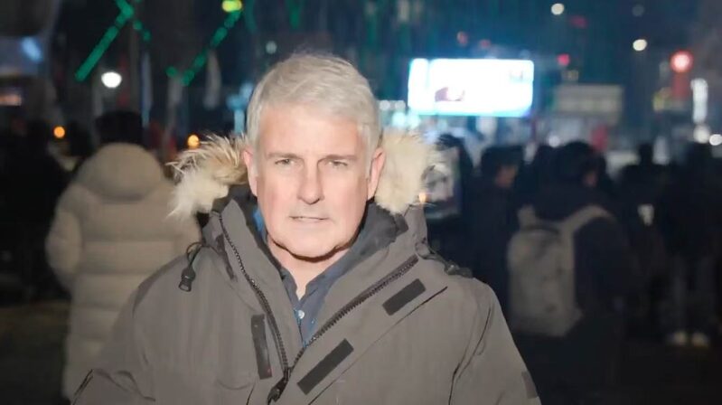 Protesters_rally_both_for_and_against_Yoon_as_arrest_deadline_looms_poster - Namaste Headlines Protesters rally both for and against Yoon as arrest deadline looms video poster