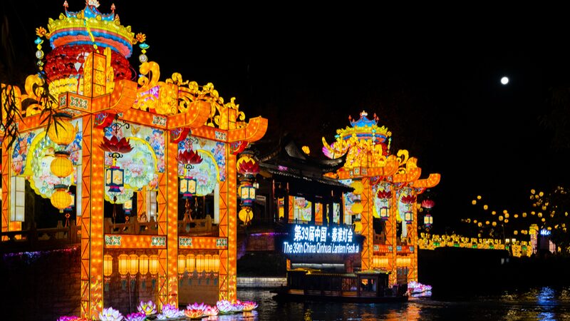 Qinhuai_Lantern_Festival_shines_in_Nanjing - Namaste Headlines Qinhuai Lantern Festival shines in Nanjing