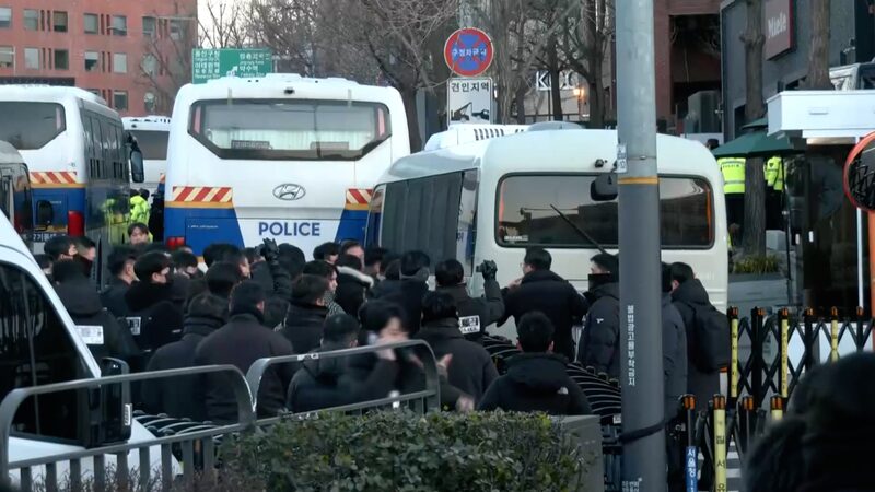 S. Korean investigators confront soldiers to arrest Yoon Suk-yeol video poster