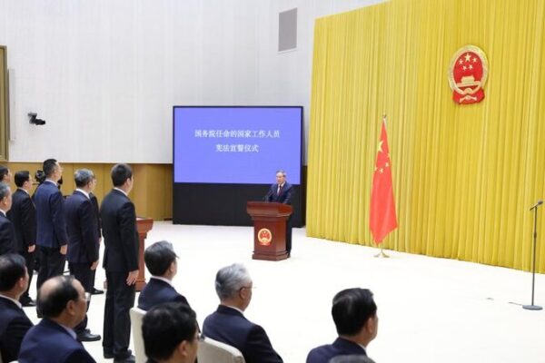 China’s Leaders Pledge Allegiance to the Constitution 🇨🇳✨ Senior Chinese officials pledge allegiance to Constitution