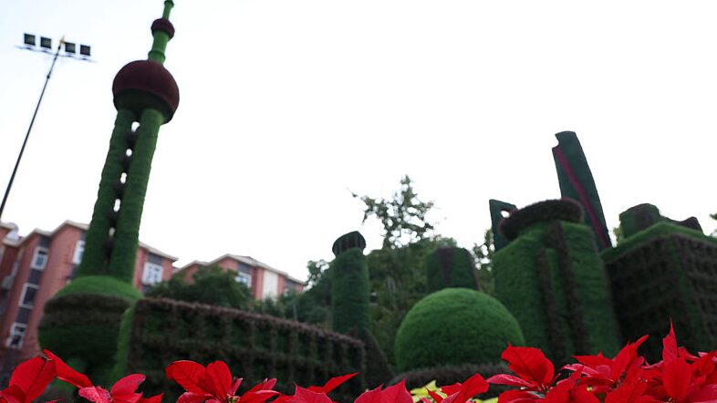 Shanghai gets ready for 2024 CIIE