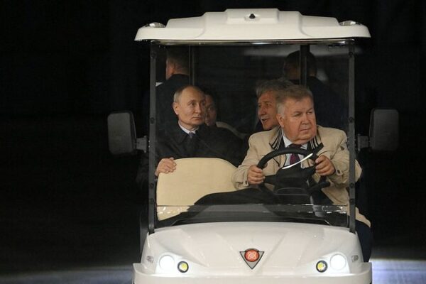 Slovakia’s PM and Putin Discuss Russian Gas Transit 🚀 Slovak PM meets Putin to discuss transit of Russian gas