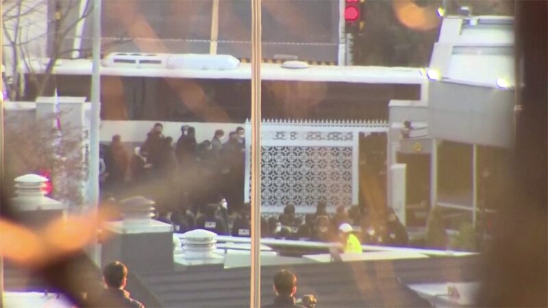 South_Korean_investigators_say_attempt_to_arrest_Yoon_halted_poster - Namaste Headlines South Korean investigators say attempt to arrest Yoon halted video poster