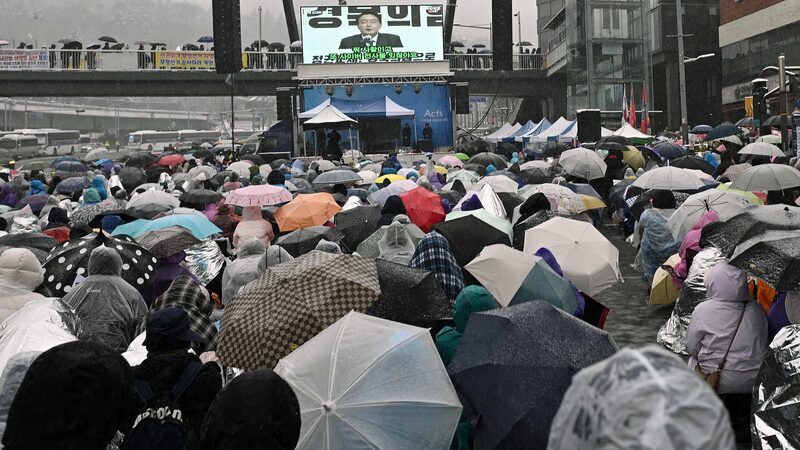 South_Korean_protesters_rally_for_against_Yoons_arrest - Namaste Headlines South Korean protesters rally for, against Yoon's arrest
