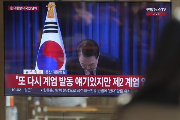 Impeachment Vote Fails in South Korea as Ruling Party Walks Out 🚶♂️ South Korea's impeachment vote fails as ruling party walks out